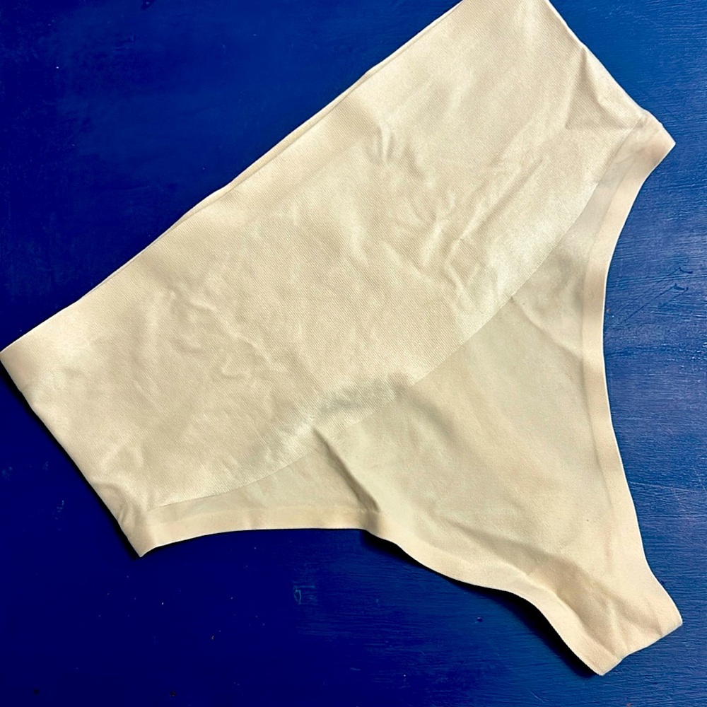 Body by Victoria Smoothing Shimmer Thong Shape Wear Panty